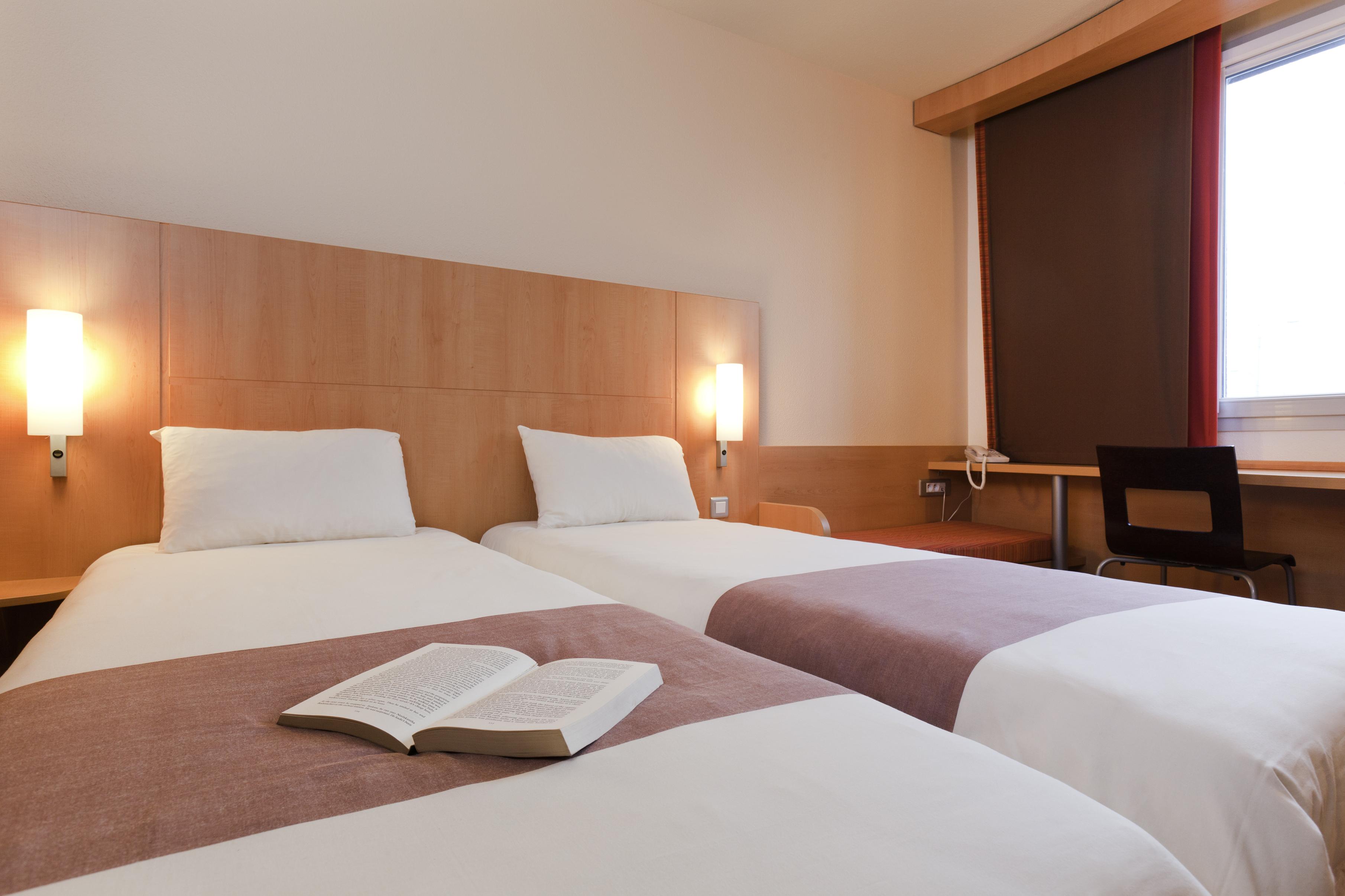 Ibis Zuerich Messe Airport Hotel Ngoại thất bức ảnh