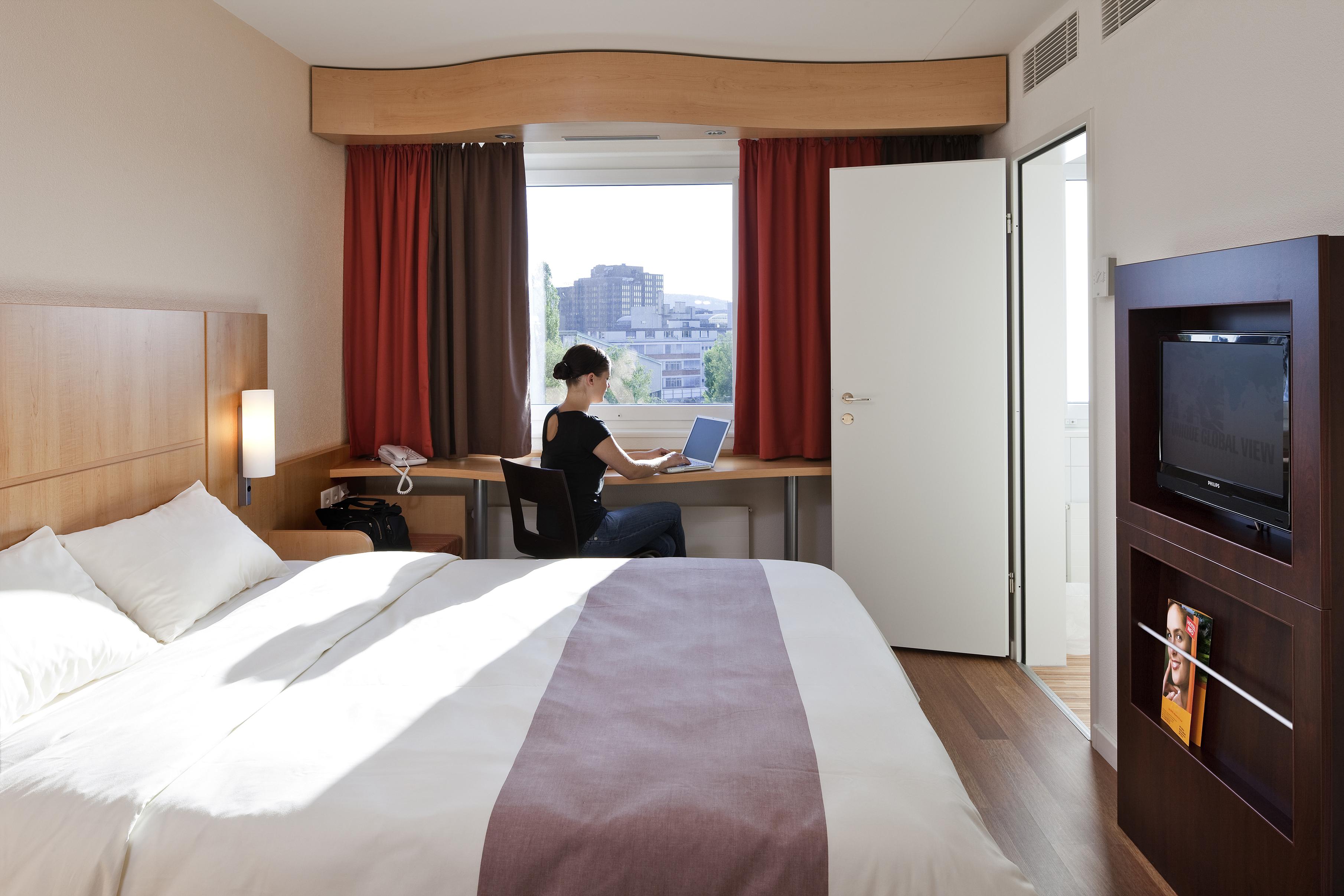 Ibis Zuerich Messe Airport Hotel Ngoại thất bức ảnh